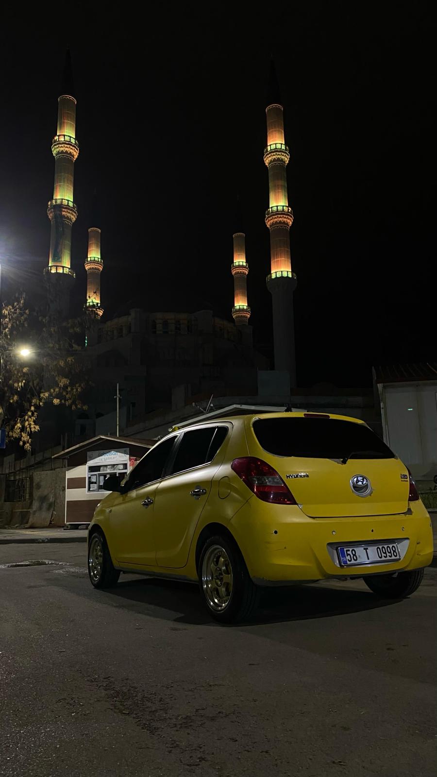Sivas taksi aracı cami önünde